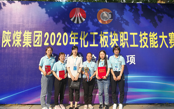 1598833590358208.jpeg 合影.jpg