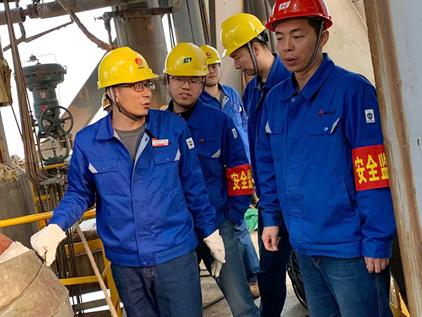 1605585652677513.jpeg 公司領(lǐng)導趙強深入尿素現(xiàn)場檢查工作5.jpg