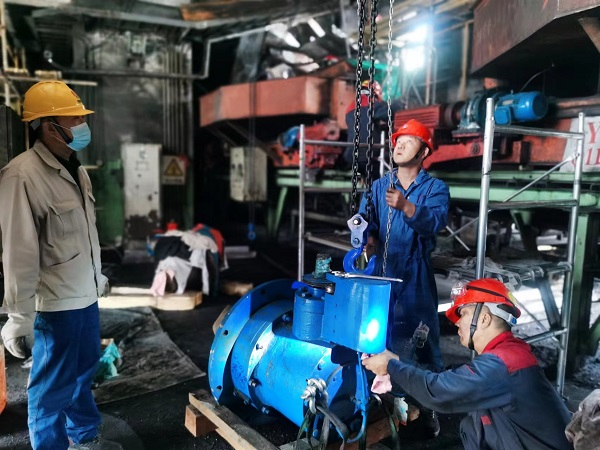 葉輪給煤機將現(xiàn)場監(jiān)護(hù) - 副本.jpg