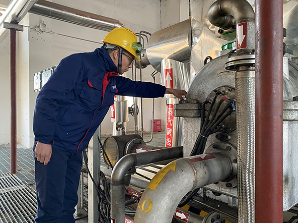 1675642952833240.jpeg 班長接班前檢查各設(shè)備時(shí)拍下(副圖).jpg