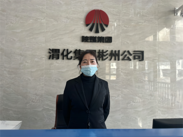 1678244851981276.png 3月8日鄧麗萍在辦公樓前值班站崗(1).png