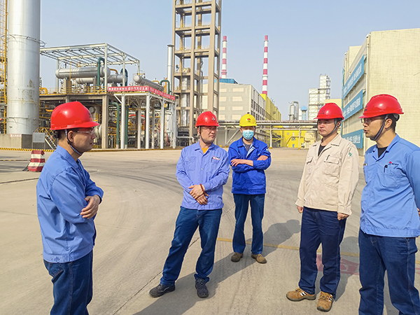 4月19日上午，公司總工程師馬軍忙深入生產現(xiàn)場開展安全檢查  600.jpg