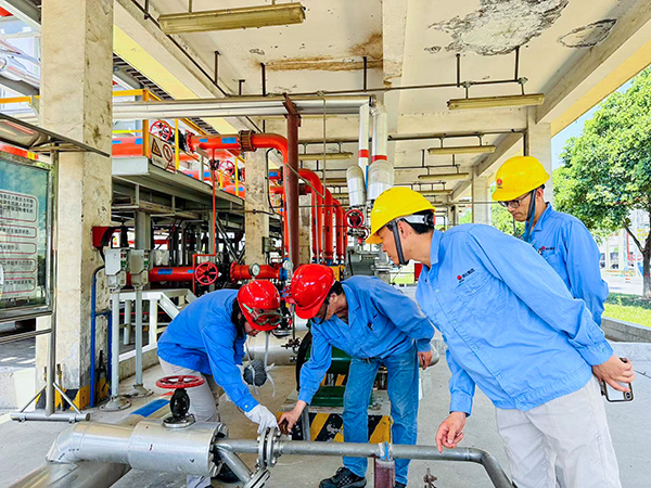 1689582474809222.jpeg 車間主任喬玄現(xiàn)場檢查重點設備 600.jpg