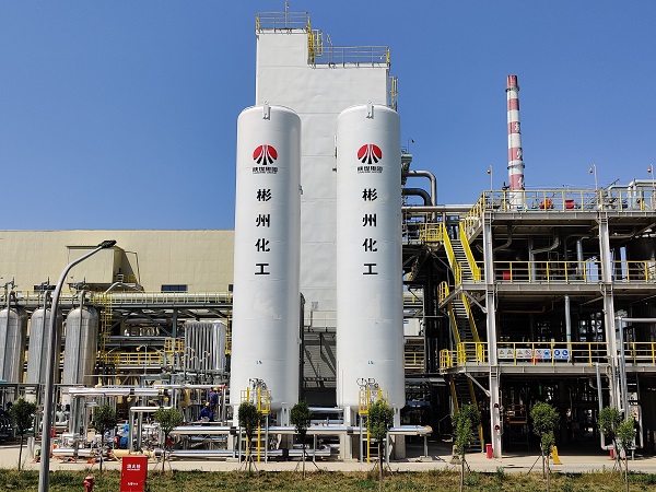 制氣車間，7月建成投用的707低溫能源綜合利用項(xiàng)目主設(shè)備液氮儲(chǔ)罐現(xiàn)場(chǎng)圖。 (1).jpg