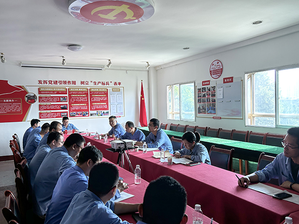 1691043725534217.jpeg 8月1日安全紀(jì)檢聯(lián)合對合成車間進(jìn)行督導(dǎo)檢查.jpg