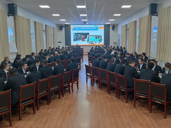 1699949483982242.jpeg 班組長綜合素質(zhì)提升正在進(jìn)行培訓(xùn).jpg