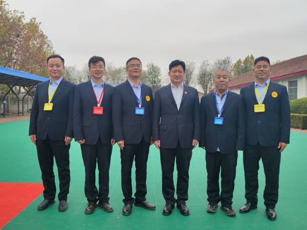 1699949491544953.jpeg 班組長綜合素質(zhì)提升培訓(xùn)合影1.jpg