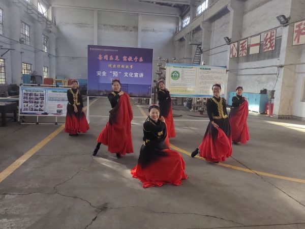 1700438118375955.jpeg 退休辦舞蹈隊(duì)載歌載舞3.jpg