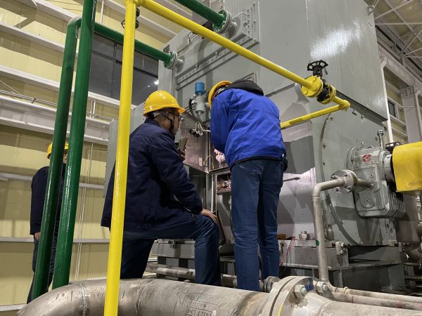 1706845298412822.jpeg 電儀分部員工對(duì)現(xiàn)場(chǎng)用電線路進(jìn)行故障排查與處理.jpg