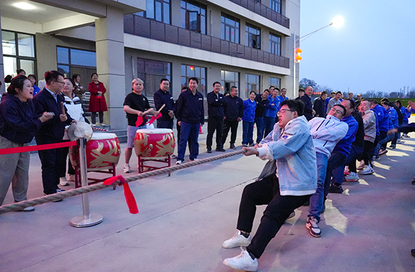 1713405664108758.jpeg 4.16-4.17渭化集團(tuán)彬州公司職工拔河比賽丨“活力”四射 “繩采”飛揚(yáng) 附圖2.jpg