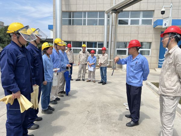 1718765541369960.jpeg 物料車間酸泄漏現(xiàn)場處置演練.jpg