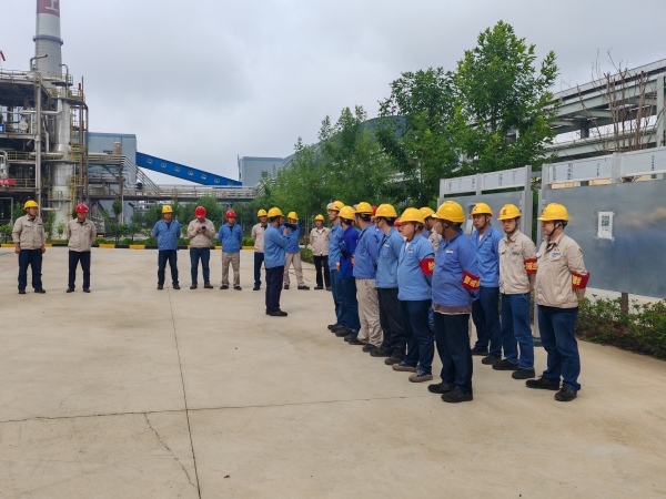 圖1 7月10日，制氣車間管理人員、化工四班全體人員參與演練。陳科武 攝.jpg