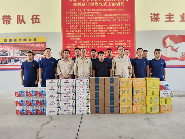 1722494345623336.jpeg 7月31日,彬州公司慰問彬州市消防救援大隊(duì).jpg