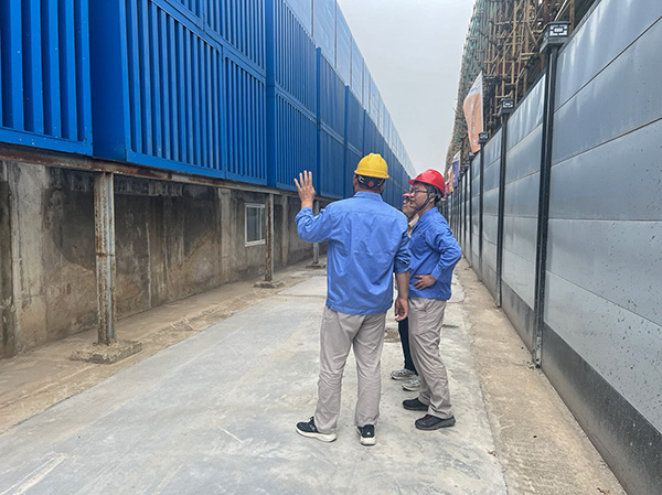 物料車間、安環(huán)部  現(xiàn)場檢查噪音墻.jpg