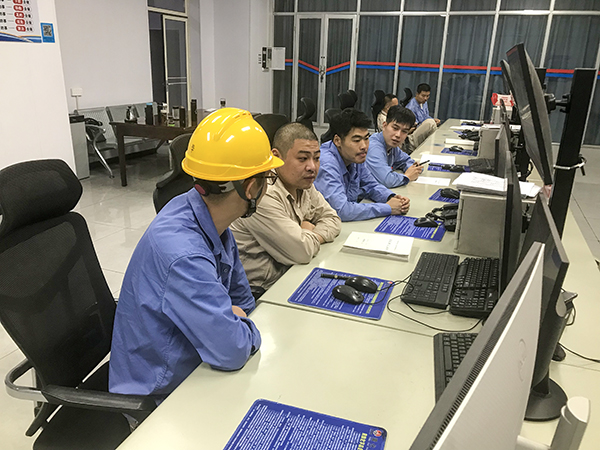 1727660191908466.jpeg 技術(shù)員進行爐渣循環(huán)系統(tǒng)培訓(xùn).jpg