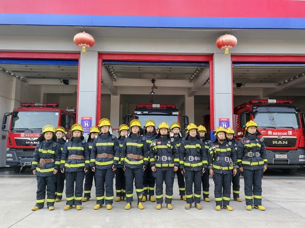 1729133561526256.jpeg 10月15日,消防隊(duì)員參加聯(lián)防聯(lián)訓(xùn).jpg