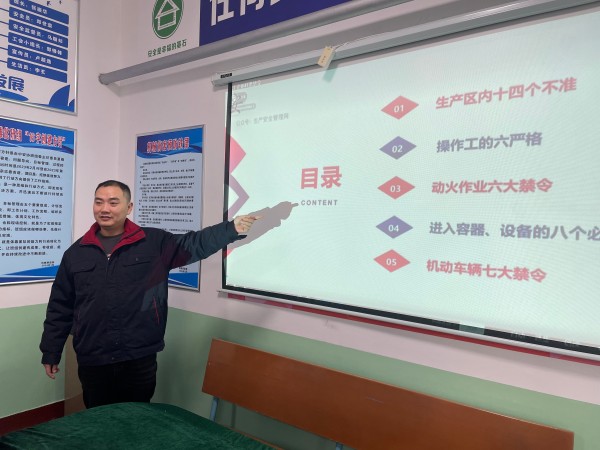 1734658497846016.jpeg 員工陳力上講臺分享自己對學習心得和見解.jpg