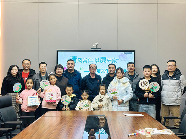 11月30日晚，物料車間黨支部開展以“清風(fēng)常伴 以廉守家”為主題的廉潔文化進(jìn)家庭活動(dòng)，.jpg