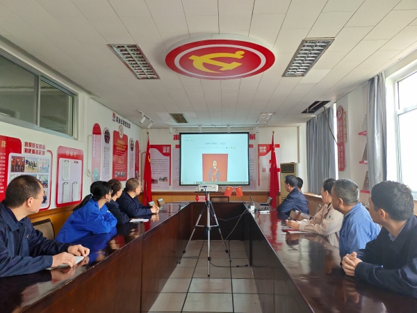 3月24日上午支部組織學(xué)習(xí)勞模先進(jìn)事跡.jpg