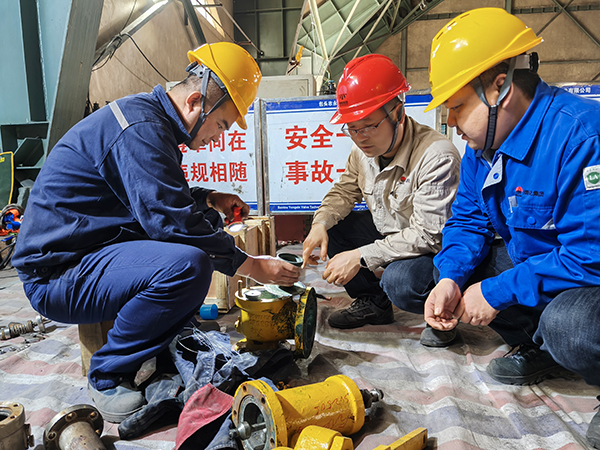 111744355326151682.jpg 4月11日王東亮 王斌涌校驗(yàn)現(xiàn)場.jpg