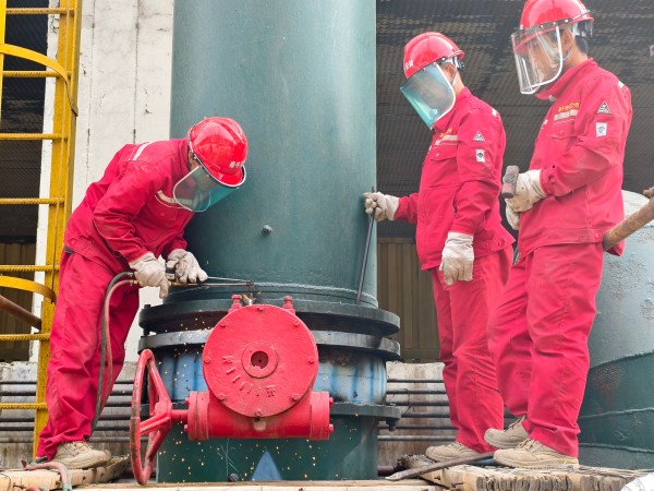 141744595027390930.jpg 循環(huán)水冷卻塔上塔閥檢修現(xiàn)場團(tuán)結(jié)協(xié)作3.jpg