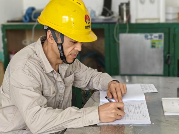 181744961840562497.jpg 檢修現(xiàn)場3.jpg