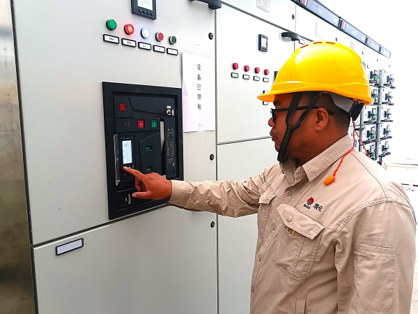 241745468884139384.jpg 孔維成設(shè)定斷路器保護參數(shù).jpg