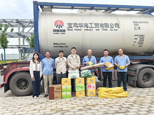 251750837352154123.jpg 6.25 隆源公司情系一線送清涼 專屬關(guān)懷護(hù)航乙二醇運(yùn)輸安全 附圖.jpg