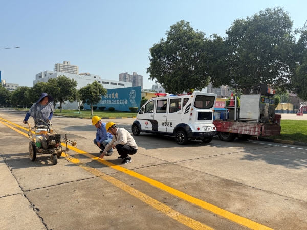 121754957245167212.jpg 8月2日廠區(qū)內(nèi)劃線.jpg