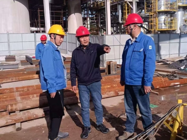 261758844557862407.jpg 彬州公司副總經(jīng)理昝智峰在技改項目現(xiàn)場開展節(jié)前綜合檢查.jpg