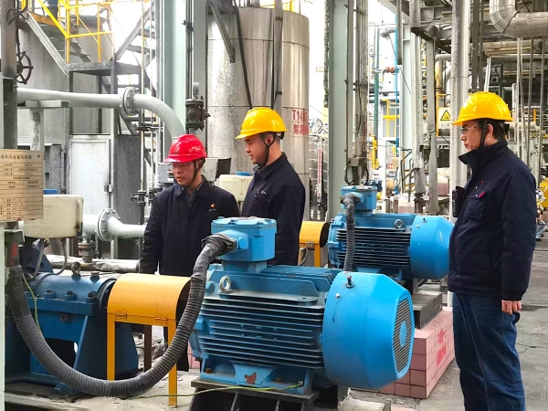 11月21日，公司領(lǐng)導(dǎo)深入氣化車間調(diào)研2.jpg